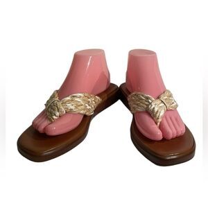 Italian ShoeMakers women’s tan woven flip flop sandals. Woven upper. Size 6